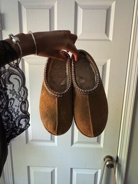 Tasman Uggs chestnut Women's Slip-On.